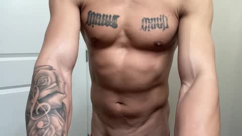 Snapshot of fithornyandtatted chatting on 12/16/24, 04:27 fithornyandtatted online show from 12/16/24, 04:27