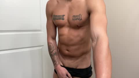 Snapshot of fithornyandtatted chatting on 10/28/25, 08:11 fithornyandtatted online show from 10/28/25, 08:11