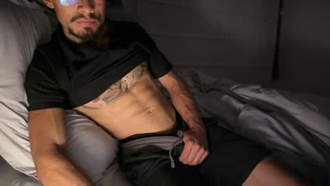 Snapshot of fitjacques chatting on 05/07/26, 01:22 fitjacques online show from 05/07/26, 01:22