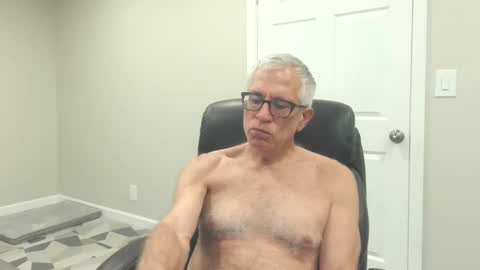 Snapshot of fitman999 chatting on 12/02/24, 04:20 Jon online show from 12/02/24, 04:20