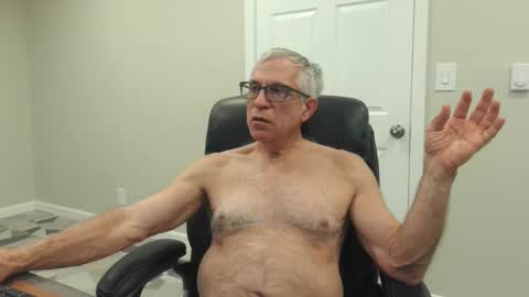 Snapshot of fitman999 chatting on 12/16/24, 03:51 Jon online show from 12/16/24, 03:51