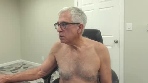 Snapshot of fitman999 chatting on 12/22/24, 04:17 Jon online show from 12/22/24, 04:17