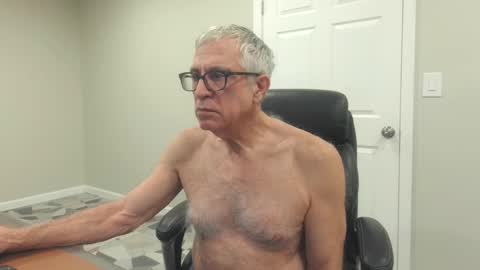 Snapshot of fitman999 chatting on 12/25/24, 03:08 Jon online show from 12/25/24, 03:08