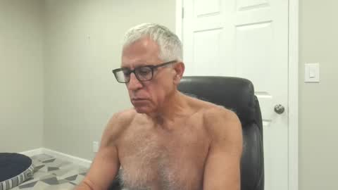 Snapshot of fitman999 chatting on 09/29/25, 12:05 Jon online show from 09/29/25, 12:05