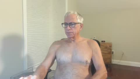 Snapshot of fitman999 chatting on 10/15/25, 11:38 Jon online show from 10/15/25, 11:38