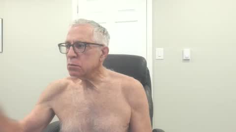 Snapshot of fitman999 chatting on 05/17/26, 01:40 Jon online show from 05/17/26, 01:40