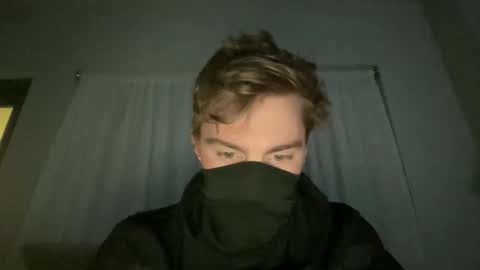 Snapshot of fittfucker chatting on 11/14/25, 04:00 fittfucker online show from 11/14/25, 04:00