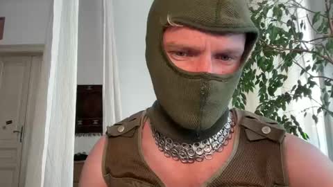 Snapshot of fituniformguy chatting on 04/29/26, 12:31 fituniformguy online show from 04/29/26, 12:31