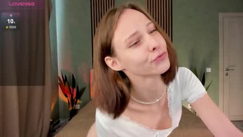 im Linda please give me thumbs up online show from 09/18/25, 03:08