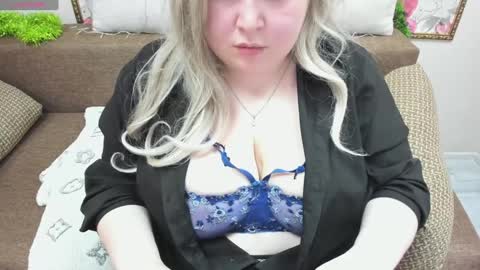 Snapshot of flame_beauty chatting on 01/03/25, 02:08 Gabrielle online show from 01/03/25, 02:08