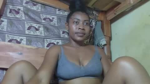 Snapshot of flangie chatting on 04/19/26, 06:10 Flangie online show from 04/19/26, 06:10