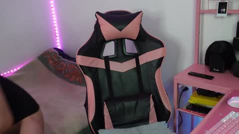 Snapshot of flaream_angel chatting on 12/02/24, 12:19 Alexa online show from 12/02/24, 12:19