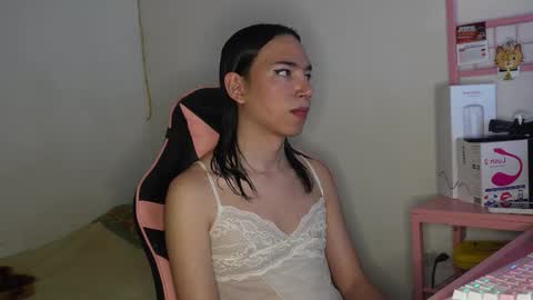 Snapshot of flaream_angel chatting on 11/04/25, 05:12 Alexa online show from 11/04/25, 05:12