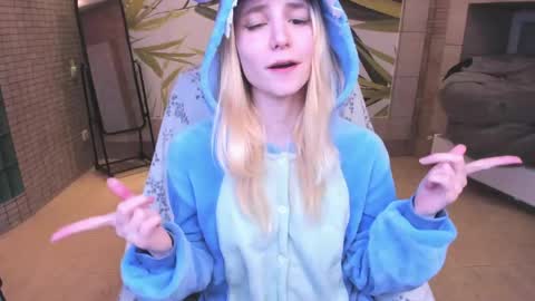 Snapshot of fleximona chatting on 03/07/26, 09:12 FlexiMona online show from 03/07/26, 09:12