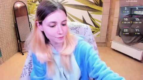 Snapshot of fleximona chatting on 04/12/26, 09:58 FlexiMona online show from 04/12/26, 09:58