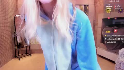 Snapshot of fleximona chatting on 04/18/26, 07:07 FlexiMona online show from 04/18/26, 07:07