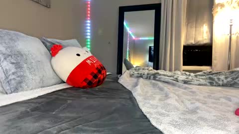 Roxy online show from 12/17/24, 11:16