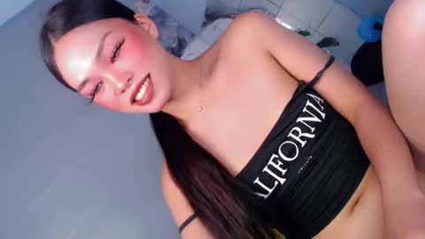 Snapshot of flirt_with_me28 chatting on 03/25/26, 01:50 Suzy online show from 03/25/26, 01:50