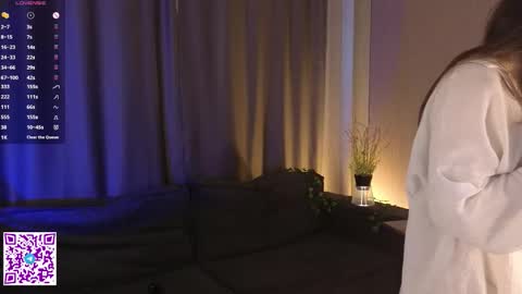 Snapshot of flirtbubble chatting on 10/13/25, 06:24 Doloras online show from 10/13/25, 06:24