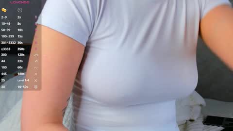 Snapshot of flirtykitty_ chatting on 03/20/26, 09:47 Emely online show from 03/20/26, 09:47