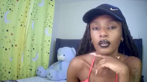 Snapshot of flirtyy_sheery chatting on 10/19/25, 04:02 sheery online show from 10/19/25, 04:02