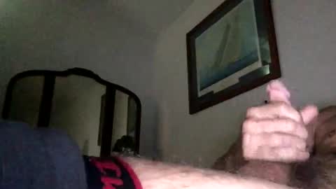 Snapshot of flman2611 chatting on 05/05/26, 01:41 Masked man online show from 05/05/26, 01:41