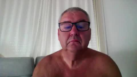 Snapshot of flo221222 chatting on 02/02/26, 01:10 flo221222 online show from 02/02/26, 01:10