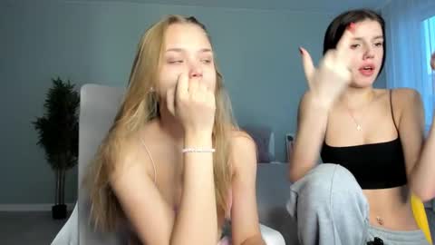 Mona online show from 11/08/25, 01:06