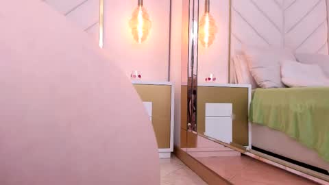 Luna online show from 02/09/25, 06:47