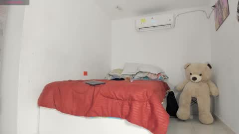 Snapshot of flor_herrera1 chatting on 03/12/26, 04:18 online show from 03/12/26, 04:18