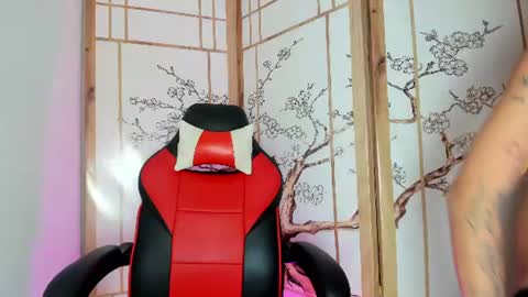 Snapshot of flor_pink chatting on 06/26/26, 04:28 Flor online show from 06/26/26, 04:28