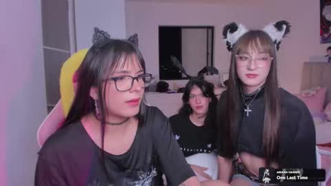 Snapshot of flora_angelical chatting on 09/21/25, 02:02  Angel   online show from 09/21/25, 02:02