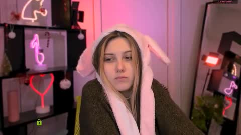 flora_nyx online show from 01/11/26, 06:18