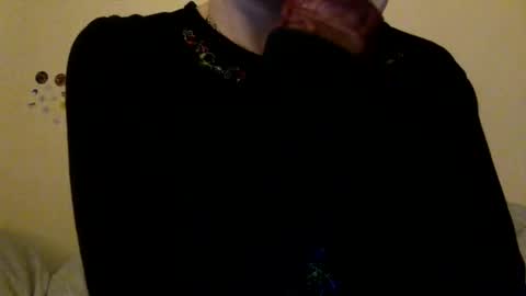 Snapshot of floraexploration chatting on 12/25/24, 11:31 floraexploration online show from 12/25/24, 11:31