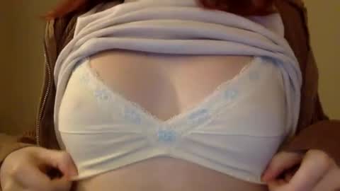 Snapshot of floraexploration chatting on 02/02/25, 05:26 floraexploration online show from 02/02/25, 05:26