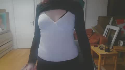 Snapshot of floraexploration chatting on 02/10/25, 06:13 floraexploration online show from 02/10/25, 06:13