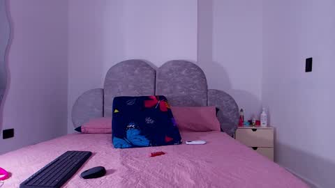 Flordecayena  online show from 05/12/26, 03:03