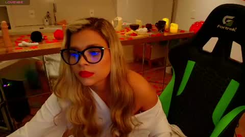 Snapshot of florence_ford chatting on 06/12/26, 11:20 Florence Ford online show from 06/12/26, 11:20