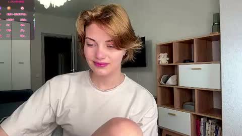Snapshot of florenceheatly chatting on 07/15/26, 03:17 Flora online show from 07/15/26, 03:17