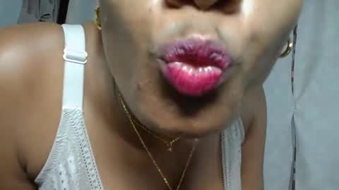 florencia011 online show from 01/23/25, 02:55