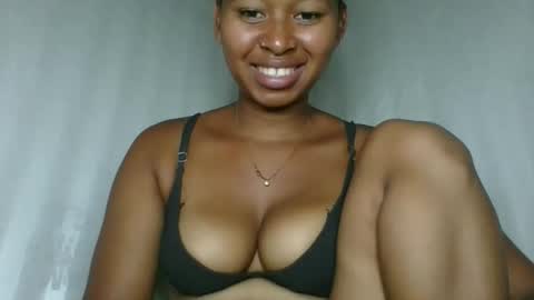 florencia011 online show from 12/21/25, 12:23