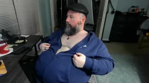 Snapshot of floridabearlive chatting on 11/08/25, 12:22 FloridaBearLive online show from 11/08/25, 12:22