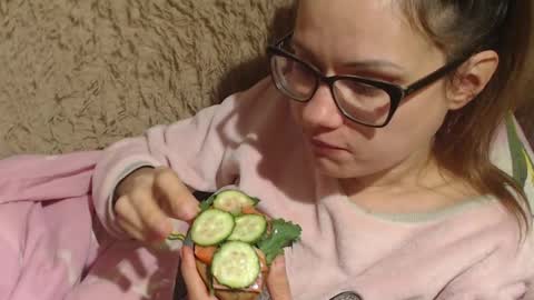 say meow and send tip  online show from 12/02/24, 12:30