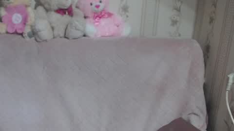 Snapshot of flowercandydoll chatting on 04/13/26, 03:50 say meow and send tip online show from 04/13/26, 03:50