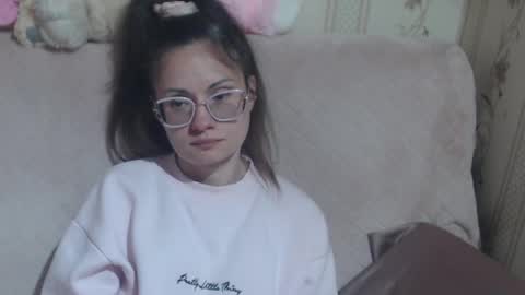 Snapshot of flowercandydoll chatting on 04/19/26, 01:10 say meow and send tip online show from 04/19/26, 01:10