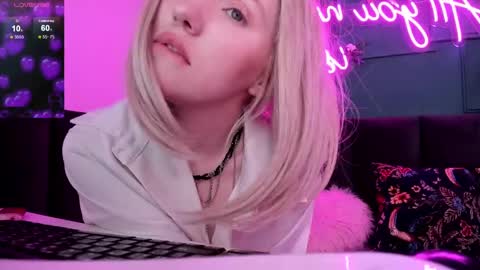 Monica online show from 03/03/25, 04:25