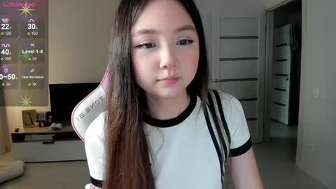 Snapshot of fluffy_rose chatting on 03/06/26, 08:22 Rose online show from 03/06/26, 08:22