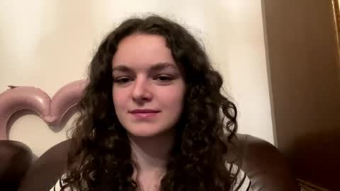 Snapshot of fluffybleb chatting on 06/05/26, 08:47 Anna online show from 06/05/26, 08:47