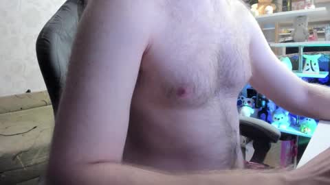 Snapshot of fluffycat_ chatting on 10/08/25, 03:31 fluffycat online show from 10/08/25, 03:31