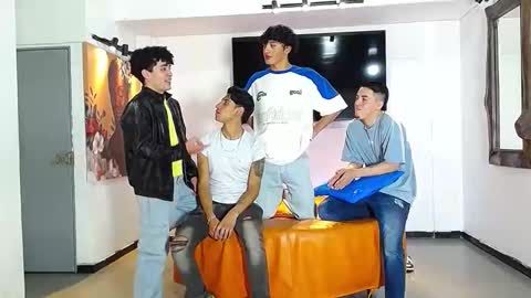 Snapshot of flyckers chatting on 11/22/25, 10:09 flyckers online show from 11/22/25, 10:09